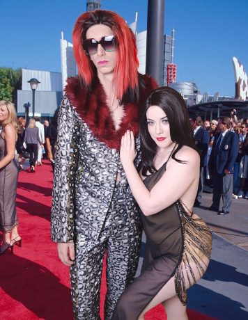 Rose McGowan Marilyn Manson 90's VMA Red Carpet - Snog The Frog