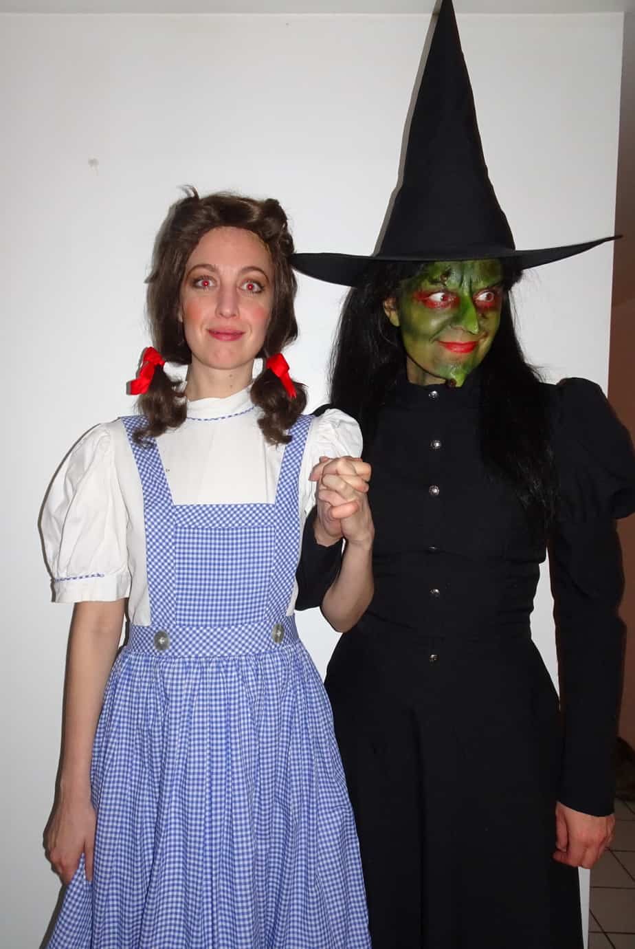 Dorothy And Wicked Witch Wizard Of Oz Couple Snog The Frog